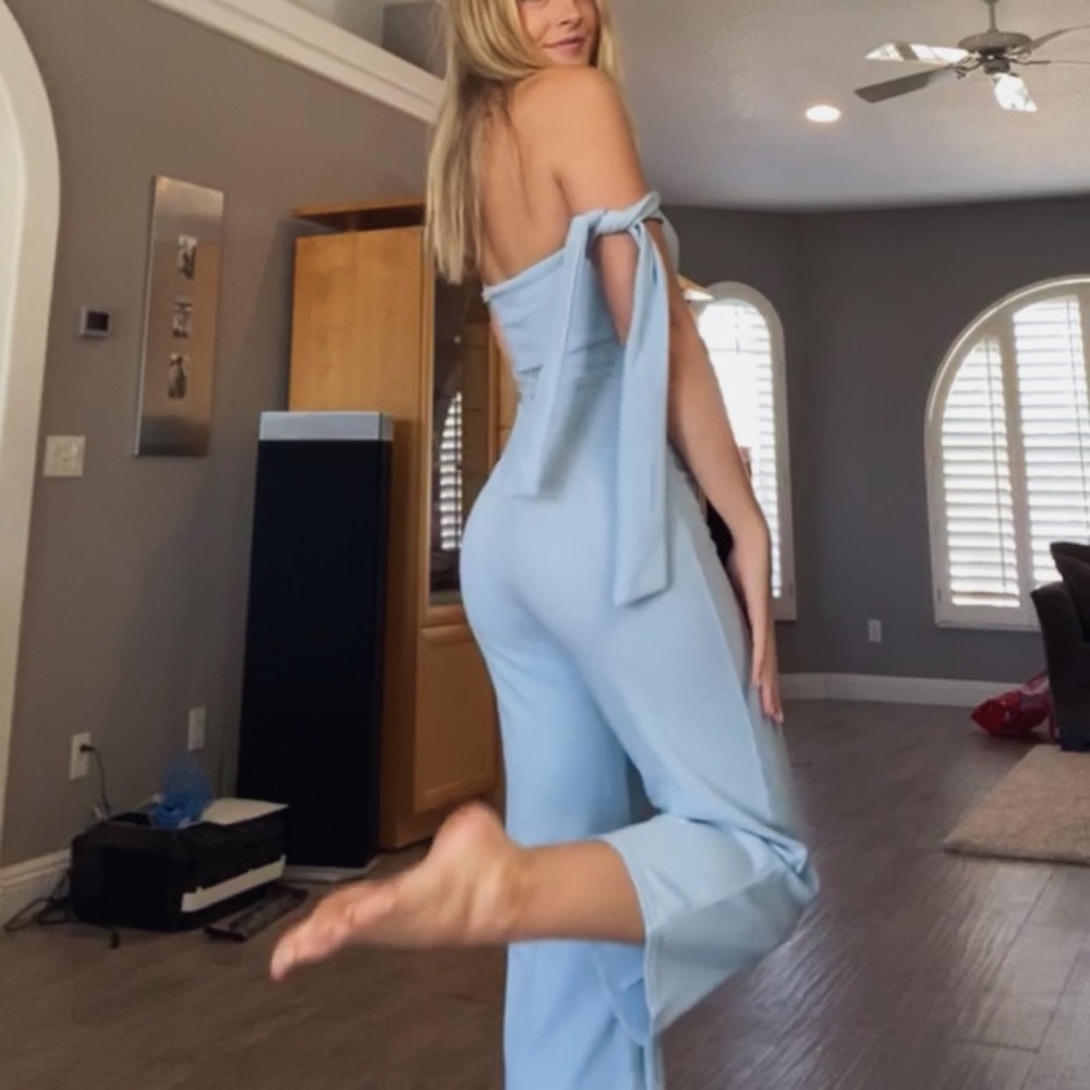 ASOS Baby Blue Jumpsuit with ties 🦋 - Picture 4 of 4